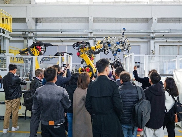China Unicom and Huawei deploy 5G Advanced on EA production line