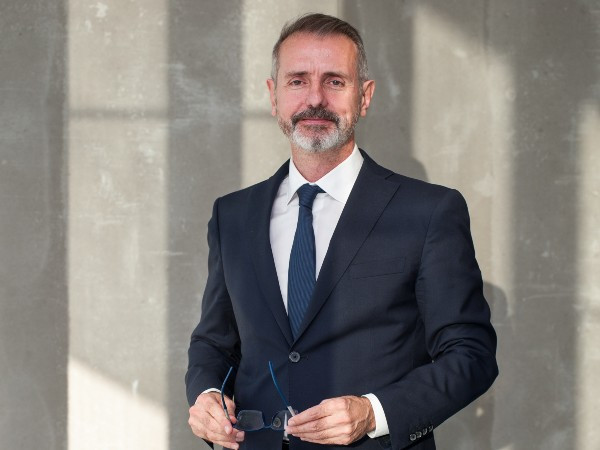 Telefonica pushes out CEO amid shareholder reshuffle